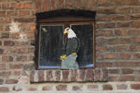 Figur im Fenster